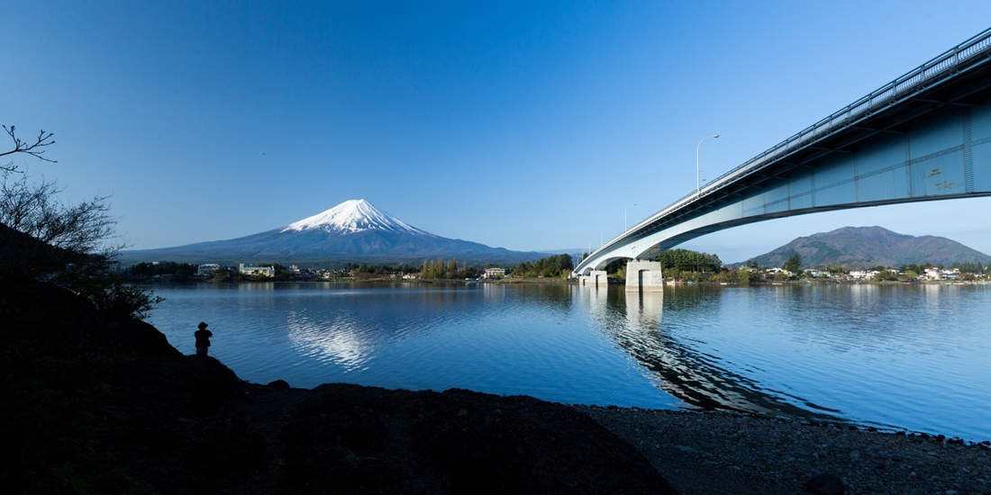 山梨県より富士山を望む