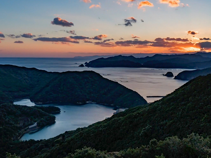 夕暮れの見江島展望台 ハートの入り江