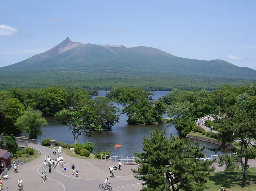 大沼公園から見る駒ケ岳