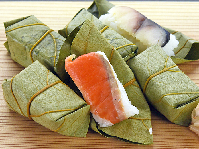 奈良県名物「柿の葉ずし」