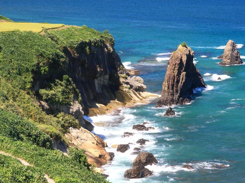 日本の魅力を探そう「山陰海岸ジオパーク／立岩・屏風岩など