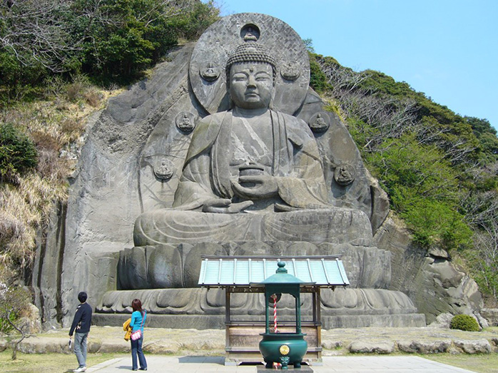 日本最大の磨崖仏「薬師瑠璃光如来坐像」