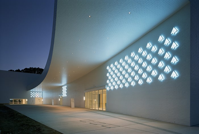 青森県立美術館