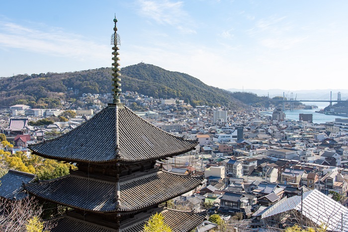 天寧寺三重塔越しの尾道　