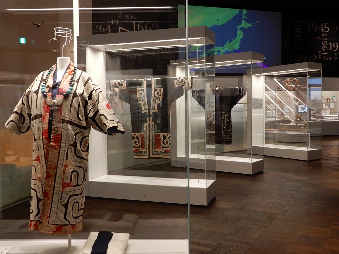 「博物館プラザ展示」　写真提供：(公財)アイヌ民族文化財団