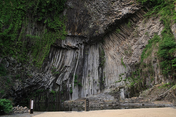 玄武岩の大露頭・玄武洞 (兵庫県 豊岡市)