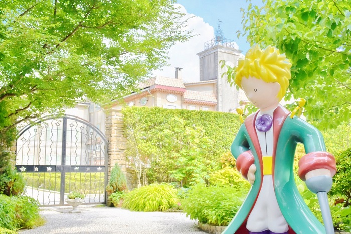 王子さま像とヨーロピアン・ガーデン