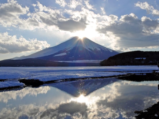 ダイヤモンド富士（1月頃） 写真提供：山中湖村観光課