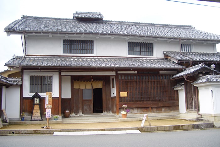 ちりめん街道 （旧尾藤家住宅）