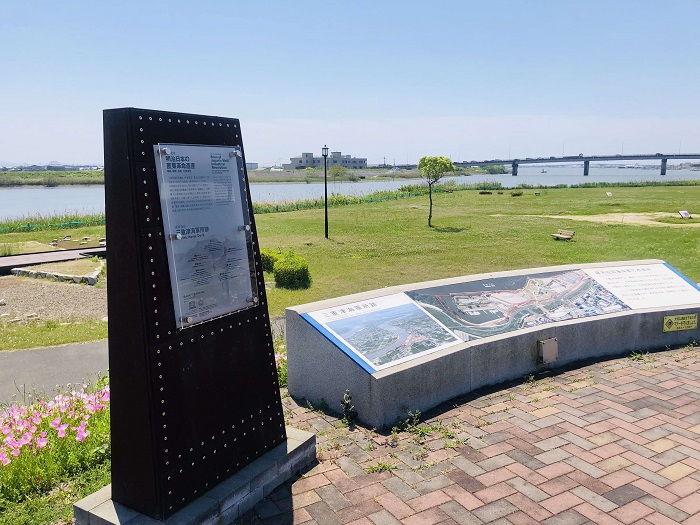 世界遺産登録記念碑　写真提供：佐賀市 歴史・文化課