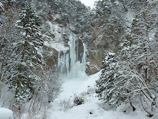 冬の平湯大滝（イメージ）