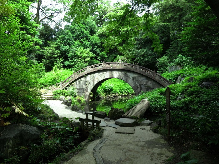 円月橋　写真提供：公益財団法人東京都公園協会