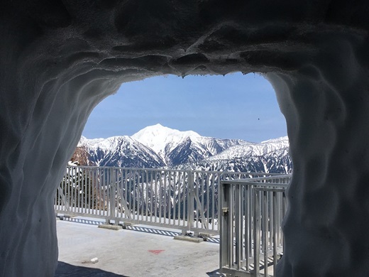 大観峰　雪のトンネル