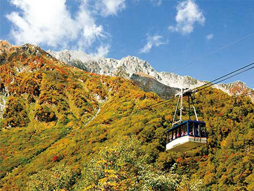 立山黒部アルペンルートの紅葉イメージ