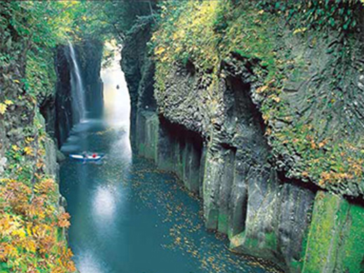 高千穂峡の紅葉イメージ