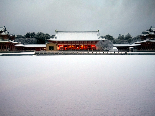 雪が映える平安神宮