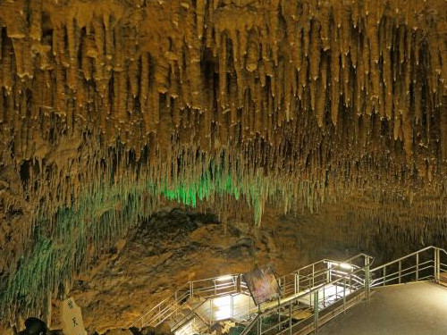 貴重な！鍾乳石 エキゾチックな美しさが魅力 沖縄の鍾乳洞│近畿日本ツーリスト