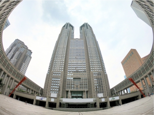 西口高層ビル群と東京都庁