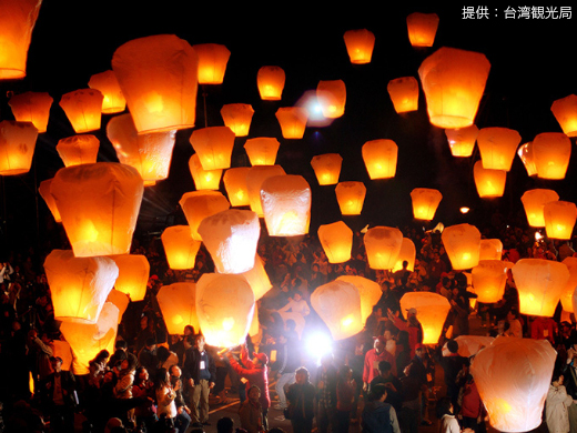 ランタンが夜空を舞う幻想的なお祭り 台湾の「平渓天燈祭」に行ってきました！