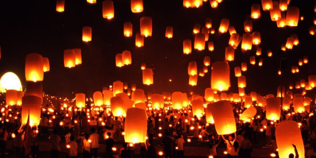 願いを込めて天燈上げ！年に一度の幻想的で美しいロイクラトン祭りを満喫しよう！　【タイ・チェンマイ】