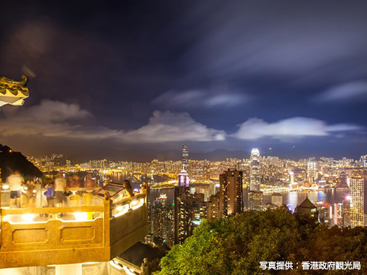 ビクトリアピークの山道から見た夜景