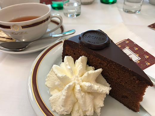 クリームと一緒に召し上がれ!