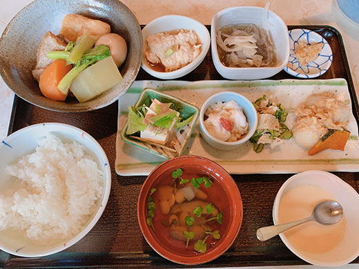 週替わり島とうふ屋もりだくさん定食